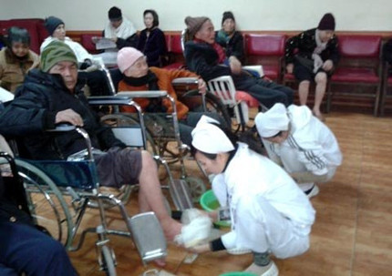 Khi nhắc đến hai chữ "gia đình" nhiều cụ ngân ngấn nước mắt