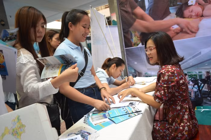 Nỗi đau của những đứa con làm nhân chứng cho cha mẹ chia tay trước tòa ảnh 2