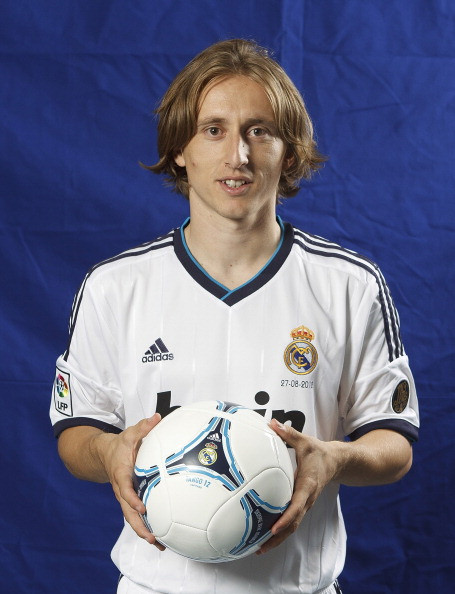 Modric trong màu áo mới...