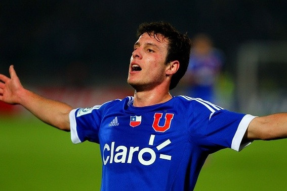 “Nhiều CLB khác cũng thể hiện sự quan tâm với cậu ấy. Nhưng chúng tôi đã theo dõi cậu ấy trong một thời gian dài. Và cậu ấy sẽ có mặt ở đây vào chủ Nhật này.” “Nhiều CLB khác cũng thể hiện sự quan tâm với cậu ấy. Nhưng chúng tôi đã theo dõi cậu ấy trong một thời gian dài. Và cậu ấy sẽ có mặt ở đây vào chủ Nhật này.”