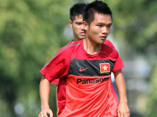 Trước lượt về V-League 2012, bầu Kiên gặp rắc rối trong hợp đồng với cầu thủ Đinh Thanh Trung và bầu Kiên từng bị kiện ra Tòa án dân sự Hà Nội vì không thanh lý hợp đồng cho tiền vệ này... Trước lượt về V-League 2012, bầu Kiên gặp rắc rối trong hợp đồng với cầu thủ Đinh Thanh Trung và bầu Kiên từng bị kiện ra Tòa án dân sự Hà Nội vì không thanh lý hợp đồng cho tiền vệ này...