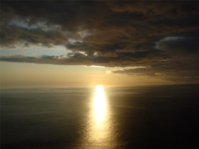 Hoàng hôn sau đám mây. Hoàng hôn sau đám mây.