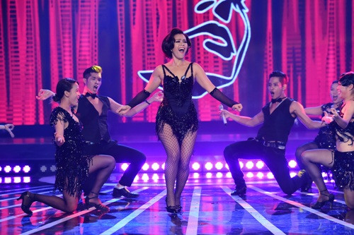 Phương Vy ăn mặc sexy trong ca khúc "All that Jazz".