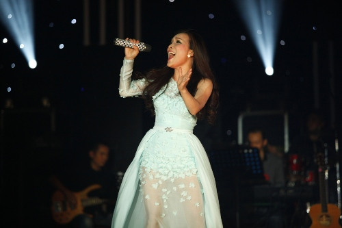 Sau những ca khúc sôi động, Hồng Ngọc lại mang đến những khoảnh khắc sâu lắng và lãng mạn với ca khúc Vết thương cuối cùng.