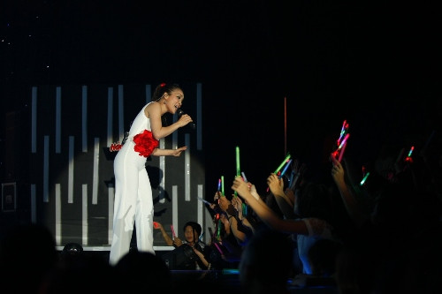 Nếu như ở phần mở đầu, Hồng Ngọc thể hiện một đoạn trong ca khúc Vùng trời bình yên thì ở tiết mục này, cô thể hiện trọn vẹn ca khúc. Sự lặp lại này mang ý nghĩa khép lại liveshow với những dấu ấn đẹp, và mở ra một chặng đường mới, những dấu ấn mới hứa hẹn nhiều bình yên và thành công cho Hồng Ngọc