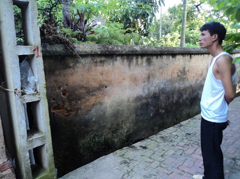 Đã hơn 8 tháng rồi nhưng những vết tích của vụ nổ vẫn còn nguyên đây