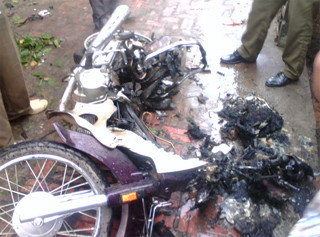 Hiện trường vụ nổ sáng 1/12/2011 (Ảnh: Bạn đọc cung cấp)