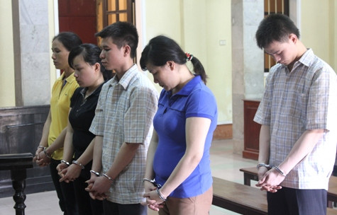 Các bị cáo trước vành móng ngựa Các bị cáo trước vành móng ngựa