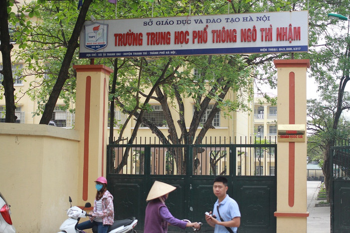 Bà Hiệu trưởng Nguyễn Thị Quỳnh Hoa không dạy đúng số tiết theo quy định nhưng vẫn nhận tiền đứng lớp (ảnh Trinh Phúc) Bà Hiệu trưởng Nguyễn Thị Quỳnh Hoa không dạy đúng số tiết theo quy định nhưng vẫn nhận tiền đứng lớp (ảnh Trinh Phúc)