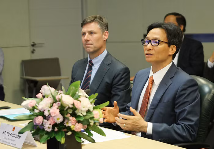 Phó Thủ tướng Vũ Đức Đam tham dự Hội nghị trực tuyến với chủ đề “Những đổi mới trong an toàn thực phẩm vì sự phát triển bền vững”. ảnh: VGP