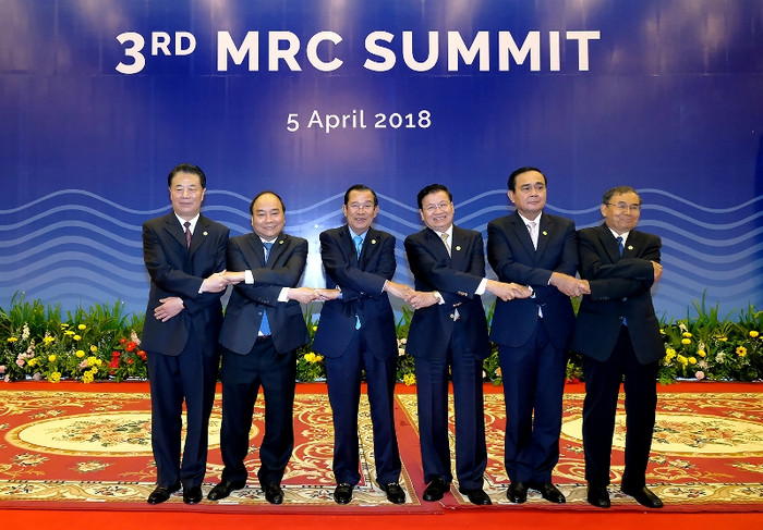 Thủ tướng Nguyễn Xuân Phúc truyền thông điệp: "Hãy cùng nhau đoàn kết, hợp tác, hành động để sông Mekong mãi là dòng chảy của hòa bình" - ảnh chinhphu.vn. Thủ tướng Nguyễn Xuân Phúc truyền thông điệp: "Hãy cùng nhau đoàn kết, hợp tác, hành động để sông Mekong mãi là dòng chảy của hòa bình" - ảnh chinhphu.vn.