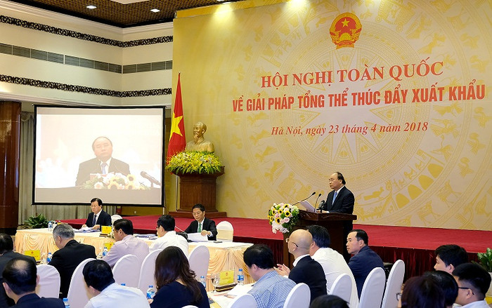 Thủ tướng cho rằng đâu đó "còn mấy con sâu làm rầu nồi canh”, nhất là một số vụ việc gần đây khiến dư luận xã hội bức xúc như cà phê nhuộm than pin (ảnh chinhphu.vn). Thủ tướng cho rằng đâu đó "còn mấy con sâu làm rầu nồi canh”, nhất là một số vụ việc gần đây khiến dư luận xã hội bức xúc như cà phê nhuộm than pin (ảnh chinhphu.vn).