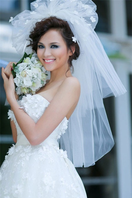 Diễm Hương khẳng định cô đã tổ chức lễ cưới. Diễm Hương khẳng định cô đã tổ chức lễ cưới.