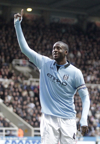 9. Yaya Toure (29 tuổi, CLB Man City) Mạnh mẽ, nhãn quan chiến thuật tuyệt vời, luôn biết tỏa sáng đúng lúc…đó chính là tiền vệ người Bờ Biển Ngà Yaya Toure. Yaya chính là nhân tố chính giúp Man Xanh lên ngôi vô địch Premier League mùa trước và cũng vừa giành danh hiệu Cầu thủ xuất sắc nhất Châu Phi năm 2012. 9. Yaya Toure (29 tuổi, CLB Man City) Mạnh mẽ, nhãn quan chiến thuật tuyệt vời, luôn biết tỏa sáng đúng lúc…đó chính là tiền vệ người Bờ Biển Ngà Yaya Toure. Yaya chính là nhân tố chính giúp Man Xanh lên ngôi vô địch Premier League mùa trước và cũng vừa giành danh hiệu Cầu thủ xuất sắc nhất Châu Phi năm 2012.