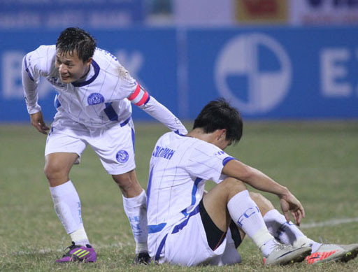 Thành Lương đã có bến đỗ mới, còn Công Vinh vẫn đang thất nghiệp. Thành Lương đã có bến đỗ mới, còn Công Vinh vẫn đang thất nghiệp.