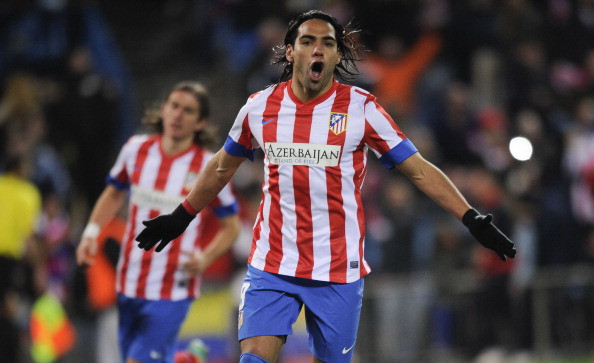 6. Radamel Falcao (26 tuổi, CLB Atletico Madrid) Chân sút có biệt danh ‘mãnh hổ’ này đang chứng minh La Liga không chỉ là cuộc chơi riêng của Messi và Ronaldo. Sự xuất sắc của chân sút người Colombia giúp Atletico Madrid lên ngôi vô địch Europa League mùa trước và hiện đang xếp thứ 2 trên bảng xếp hạng La Liga, chỉ sau Barca. Falcao hiện đang là mục tiêu của không ít đại gia như Man City, Chelsea, Real… Giá của chân sút này hiện vào khoảng 60 triệu bảng. 6. Radamel Falcao (26 tuổi, CLB Atletico Madrid) Chân sút có biệt danh ‘mãnh hổ’ này đang chứng minh La Liga không chỉ là cuộc chơi riêng của Messi và Ronaldo. Sự xuất sắc của chân sút người Colombia giúp Atletico Madrid lên ngôi vô địch Europa League mùa trước và hiện đang xếp thứ 2 trên bảng xếp hạng La Liga, chỉ sau Barca. Falcao hiện đang là mục tiêu của không ít đại gia như Man City, Chelsea, Real… Giá của chân sút này hiện vào khoảng 60 triệu bảng.