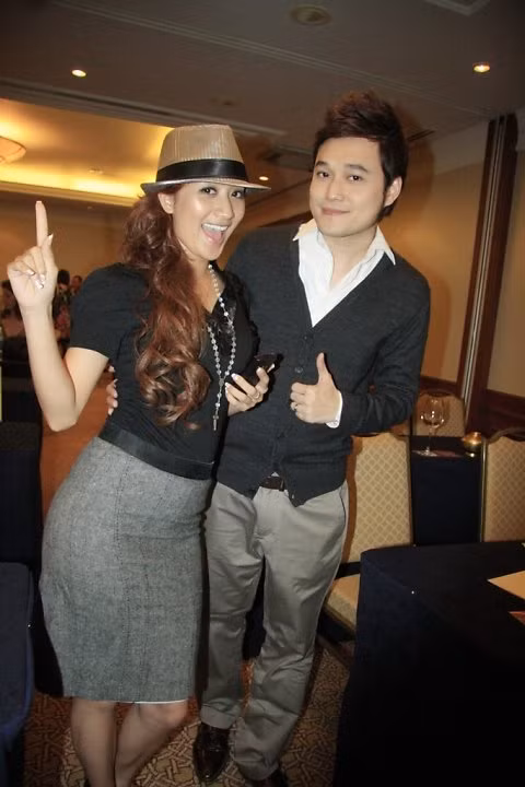 Khánh Thi: Cứ thoải mái, cười tươi lên Quang Vinh. Nếu cậu đi thi BNHV chị sẽ giơ cao đánh khẽ mà. Khánh Thi: Cứ thoải mái, cười tươi lên Quang Vinh. Nếu cậu đi thi BNHV chị sẽ giơ cao đánh khẽ mà.