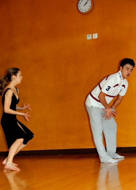 Vì sao Tuấn Tú phải thủ thế? Vì sao Tuấn Tú phải thủ thế?