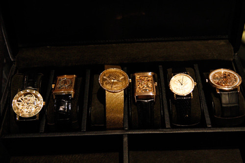 Bộ sưu tập đồng hồ hàng hiệu của Vũ Hạnh Nguyên. Bộ sưu tập đồng hồ hàng hiệu của Vũ Hạnh Nguyên.