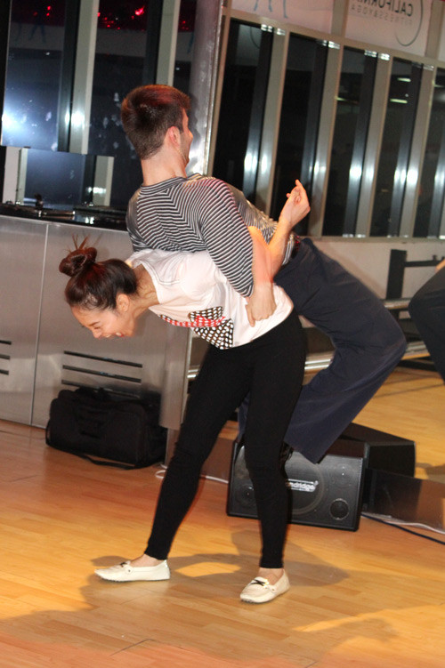 Minh Hằng. Cái này thì mình làm được. Từ bé đã chơi bật tôm giỏi lắm mà. Minh Hằng. Cái này thì mình làm được. Từ bé đã chơi bật tôm giỏi lắm mà.