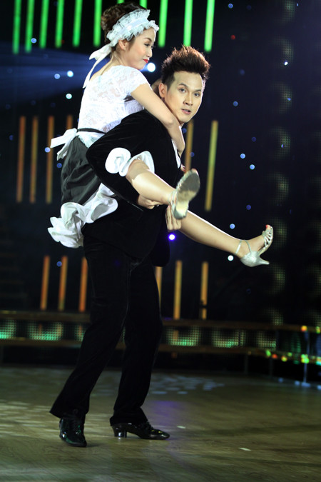 Nguyên Vũ: Anh sẽ cõng em đi suốt Bước nhảy Hoàn vũ, Ốc Thanh Vân ạ! Nguyên Vũ: Anh sẽ cõng em đi suốt Bước nhảy Hoàn vũ, Ốc Thanh Vân ạ!