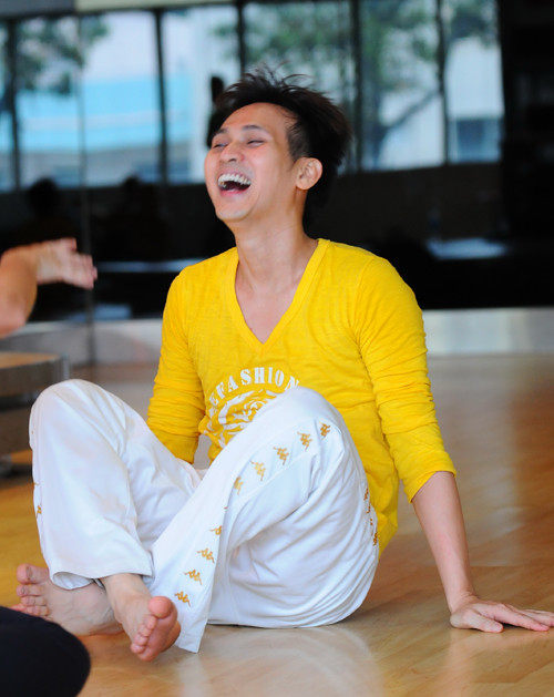 Nguyên Vũ: 'Đừng cản. Cứ để em cười đi mà. Chẳng mấy khi' Nguyên Vũ: 'Đừng cản. Cứ để em cười đi mà. Chẳng mấy khi'