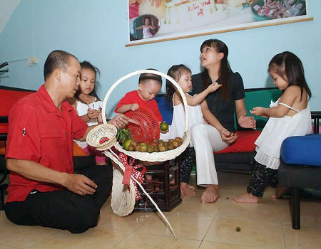 Đức Hải chia sẻ để chăm sóc cho Lão Bà Bà, Thúy Kiều, Thúy Vân, Mã Giám Sinh (tên thường gọi ở nhà của các con Đức Hải), vợ chồng anh rất vất vả và cả gia đình cũng phải tiết kiệm chi tiêu để lo cho tương lai của các con.