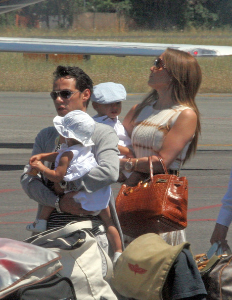 Cũng sinh đôi một trai, một gái là vợ chồng nhà Jenifer Lopez và Marc Anthony.