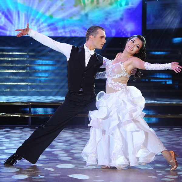 Cô dâu Phương Thanh nhảy Valzt