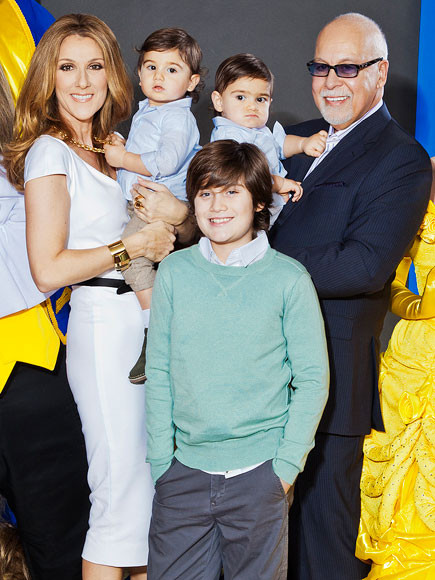 Celine Dion hạnh phúc cùng chồng, cậu con trai cả và hai bé trai sinh đôi. Sau năm lần thụ tinh nhân tạo không thành công, cuối cùng cô cũng được làm mẹ lần thứ 2 khi đã ở tuổi 42.