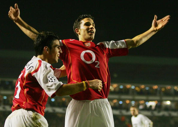 Van Persie cùng Fasbregas ăn mừng bàn thắng của anh vào lưới Rosenborg ở Champions League ngày 7 tháng 12 năm 2004. Van Persie cùng Fasbregas ăn mừng bàn thắng của anh vào lưới Rosenborg ở Champions League ngày 7 tháng 12 năm 2004.