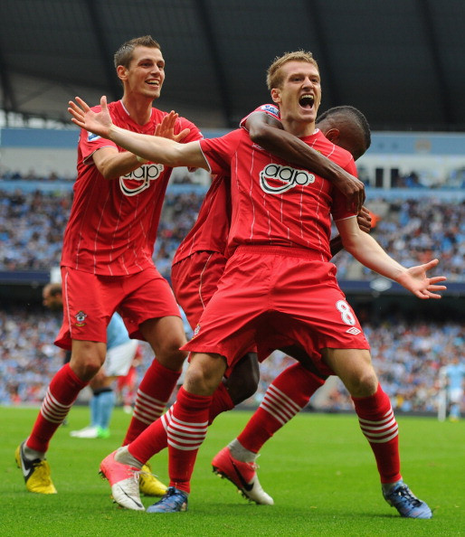 và Steven Davis tận dụng rất tốt cơ hội này để nâng tỉ số lên 2-1 cho đội khách ở phút 68. và Steven Davis tận dụng rất tốt cơ hội này để nâng tỉ số lên 2-1 cho đội khách ở phút 68.