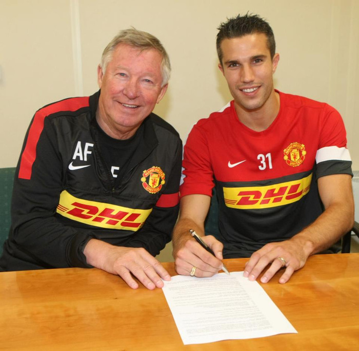 Van Persie đã vượt qua buổi kiểm tra sức khỏe và đồng ý các điều khoản cá nhân để chính thức trở thành cầu thủ của Man United với bản hợp đồng có thời hạn đến mùa hè năm 2016. Tiền đạo 29 tuổi này hoàn toàn có thể ra mắt người hâm mộ Quỷ đỏ ở trận khai màn Premier League gặp CLB Everton. Van Persie đã vượt qua buổi kiểm tra sức khỏe và đồng ý các điều khoản cá nhân để chính thức trở thành cầu thủ của Man United với bản hợp đồng có thời hạn đến mùa hè năm 2016. Tiền đạo 29 tuổi này hoàn toàn có thể ra mắt người hâm mộ Quỷ đỏ ở trận khai màn Premier League gặp CLB Everton.
