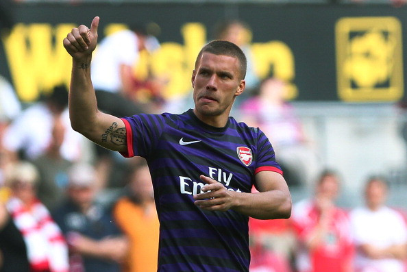 Podolski đã có màn ra mắt ấn tượng trong màu áo Arsenal. Podolski đã có màn ra mắt ấn tượng trong màu áo Arsenal.