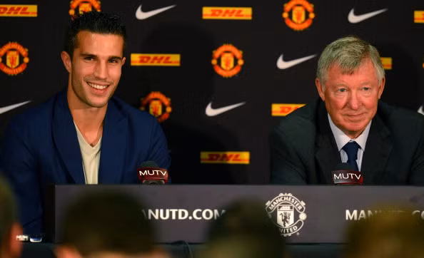 Tiền đạo 29 tuổi người Hà Lan cho biết anh rất tự hào khi được thi đấu cho Quỷ đỏ: “Tôi rất tự hào khi được có mặt ở đây và hy vọng tôi sẽ đoạt được những danh hiệu lớn cùng Man United."