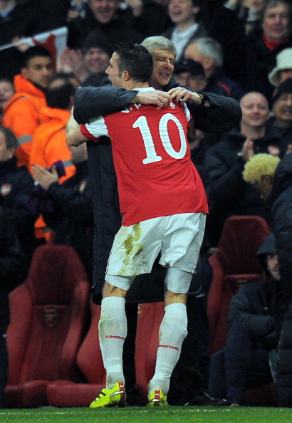 Van Persie ăn mừng bàng thắng vào lưới Barca ở Champions League tháng 2 năm 2011. Van Persie ăn mừng bàng thắng vào lưới Barca ở Champions League tháng 2 năm 2011.