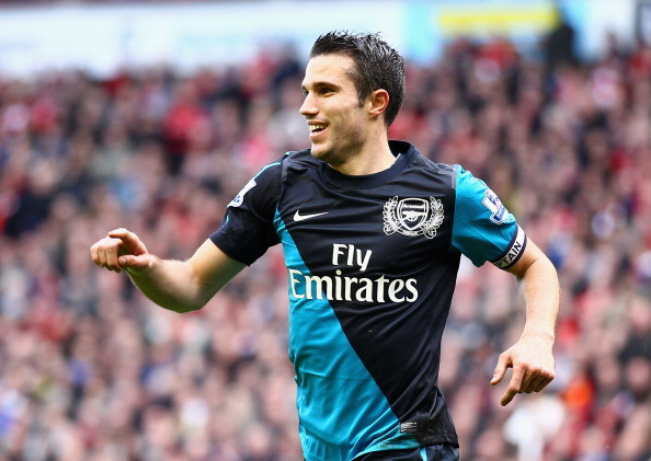 Van Persie ăn mừng bàn thắng vào lưới Liverpool. Van Persie ăn mừng bàn thắng vào lưới Liverpool.