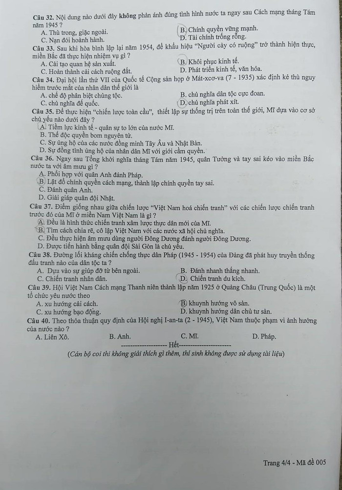 Nhiều thí sinh đánh giá đề sử dễ (ảnh Trinh Phúc). Nhiều thí sinh đánh giá đề sử dễ (ảnh Trinh Phúc).