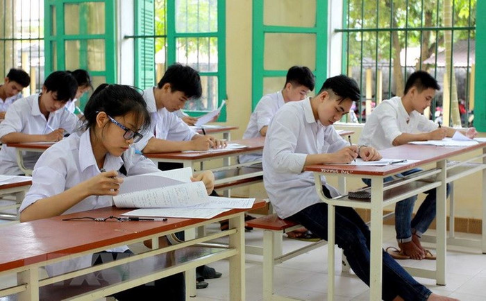Theo quy định, khi có hiệu lệnh hết giờ làm bài, phải ngừng làm bài ngay (ảnh: Trinh Phúc). Theo quy định, khi có hiệu lệnh hết giờ làm bài, phải ngừng làm bài ngay (ảnh: Trinh Phúc).