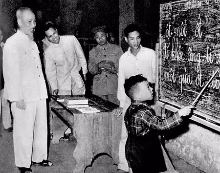 Bức thư Bác Hồ gửi học sinh trong ngày khai giảng 9/1945 mang nội dung gì?