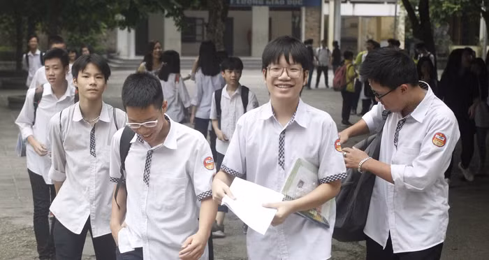 Thi xong, gần như các gánh nặng đối với các thí sinh được trút bỏ (ảnh Trinh Phúc).