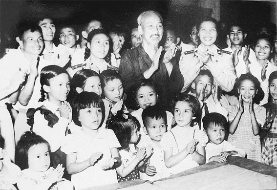 Trong Tư tưởng Hồ Chính Minh có phần nội dung rất đặt biết đó là triết lý giáo dục (ảnh minh họa - nguồn baotanghochiminh.vn). Trong Tư tưởng Hồ Chính Minh có phần nội dung rất đặt biết đó là triết lý giáo dục (ảnh minh họa - nguồn baotanghochiminh.vn).