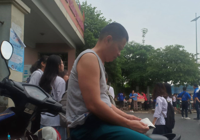 Bác Tâm cho rằng, những phụ huynh chạy điểm cho con kiểu gì cũng bị xử lý (ảnh Kim Sơn). Bác Tâm cho rằng, những phụ huynh chạy điểm cho con kiểu gì cũng bị xử lý (ảnh Kim Sơn).