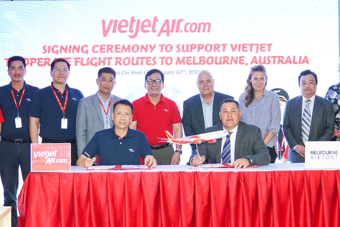 Giám đốc Điều hành Vietjet Đinh Việt Phương và Bộ trưởng Tim Pallas chứng kiến Lễ ký kết mở đường bay của Vietjet đến Úc Giám đốc Điều hành Vietjet Đinh Việt Phương và Bộ trưởng Tim Pallas chứng kiến Lễ ký kết mở đường bay của Vietjet đến Úc
