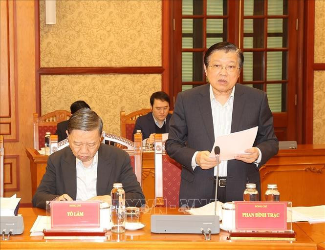 Đồng chí Phan Đình Trạc, Ủy viên Bộ Chính trị, Bí thư Trung ương Đảng, Trưởng Ban Nội chính Trung ương, Phó Trưởng ban Thường trực Ban Chỉ đạo Trung ương về phòng, chống tham nhũng, tiêu cực phát biểu tại phiên họp.