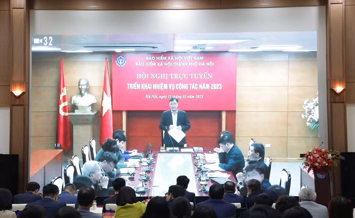 Giám đốc Bảo hiểm xã hội Hà Nội Phan Văn Mến trình bày tham luận tại hội nghị