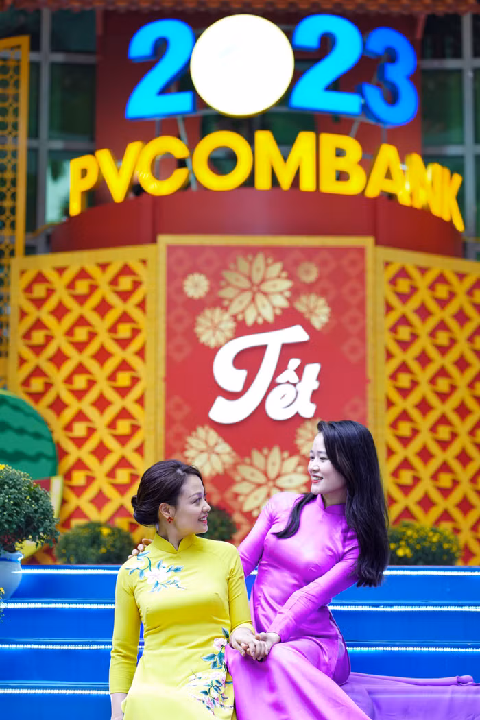 Sảnh PVcomBank ở góc phố Ngô Quyền – Hai Bà Trưng (Hà Nội) đang dần trở thành địa điểm check-in quen thuộc của người dân và du khách Sảnh PVcomBank ở góc phố Ngô Quyền – Hai Bà Trưng (Hà Nội) đang dần trở thành địa điểm check-in quen thuộc của người dân và du khách