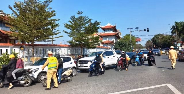 Kiên quyết xử lý nghiêm hành vi vi phạm về nồng độ cồn, sử dụng ma túy khi điều khiển phương tiện giao thông, chạy xe quá tốc độ quy định. Ảnh: baochinhphu.vn