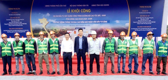 Ông Lê Bảo Anh - Tổng Giám đốc CC1 tham gia Lễ khởi công Dự án xây dựng công trình đường bộ cao tốc Bắc - Nam phía Đông giai đoạn 2021 - 2025, đoạn Cần Thơ - Hậu Giang. Ông Lê Bảo Anh - Tổng Giám đốc CC1 tham gia Lễ khởi công Dự án xây dựng công trình đường bộ cao tốc Bắc - Nam phía Đông giai đoạn 2021 - 2025, đoạn Cần Thơ - Hậu Giang.