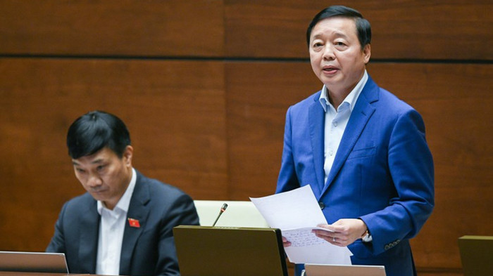 Dự án Luật Đất đai (sửa đổi) được trình Quốc hội cho ý kiến lần đầu tại Kỳ họp thứ 4 cuối năm 2022. Tại kỳ họp thứ 4, ông Trần Hồng Hà - Bộ trưởng Bộ Tài nguyên và Môi trường - cơ quan chủ trì soạn thảo, giải trình các vấn đề đại biểu đặt ra tại nghị trường. Ảnh: vov.vn Dự án Luật Đất đai (sửa đổi) được trình Quốc hội cho ý kiến lần đầu tại Kỳ họp thứ 4 cuối năm 2022. Tại kỳ họp thứ 4, ông Trần Hồng Hà - Bộ trưởng Bộ Tài nguyên và Môi trường - cơ quan chủ trì soạn thảo, giải trình các vấn đề đại biểu đặt ra tại nghị trường. Ảnh: vov.vn